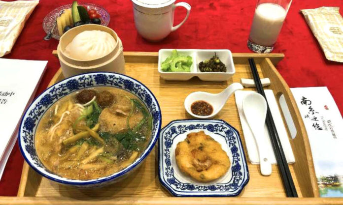 The Nanjinger - What’s on the Menu for Breakfast with Nanjing Mayor? Radishes!!!