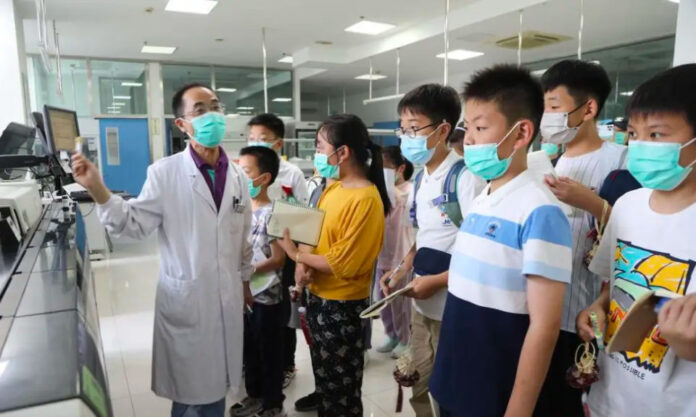 The Nanjinger - Zhenjiang Schoolchildren Study Urine, Blood and Centipedes as TCM