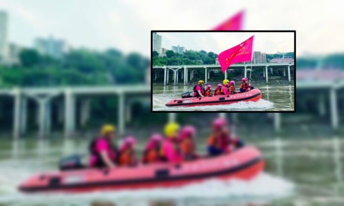 The Nanjinger - Nanjing Hohai University Students Rescue 3 from Floods in Chongqing