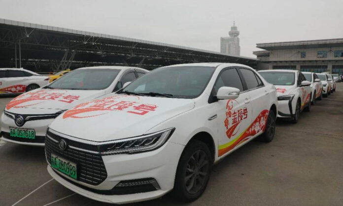 The Nanjinger - 100 Taxis Await National Day Visitors at Nanjing South Railway Station P2