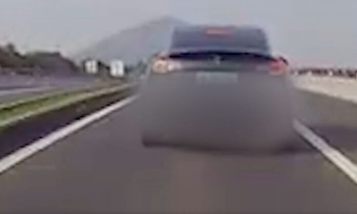 The Nanjinger - Man Detained in Wuxi for Aggressive Driving Endangering Public Safety
