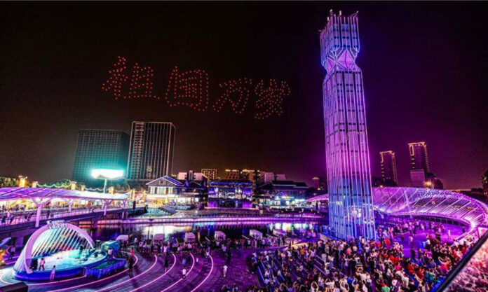The Nanjinger - Patriotic Drones Write “Long Live the Motherland” in Wuxi’s Evening Sky