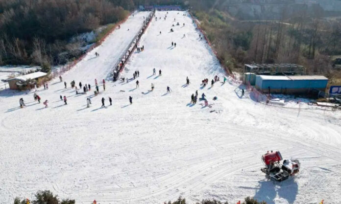 The Nanjinger - Winter Sport Popularity Surges as Lianyungang Ski Resort Reopens