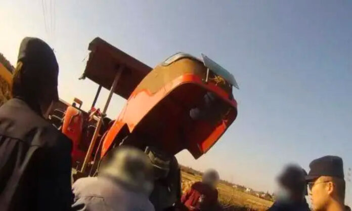 The Nanjinger - Land Dispute Leads Zhenjiang Man to Hide ¥30,000 in Tractor