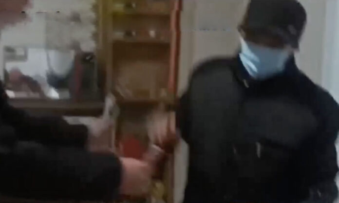 The Nanjinger - Man in Huai’an Throws Out ¥30,000 Cash Inheritance with the Garbage