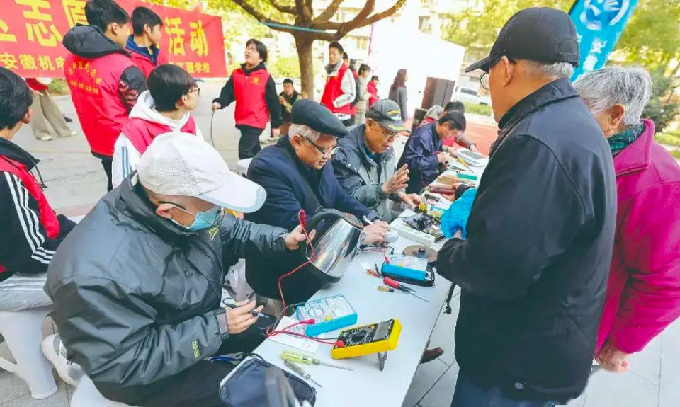 The Nanjinger - Biggest Retirement Wave in History to Hit China; Happiness is the Key - Xie Weijiang