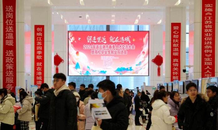 The Nanjinger - Job Fairs in Lianyungang Secure Work for 30,700 in New Year