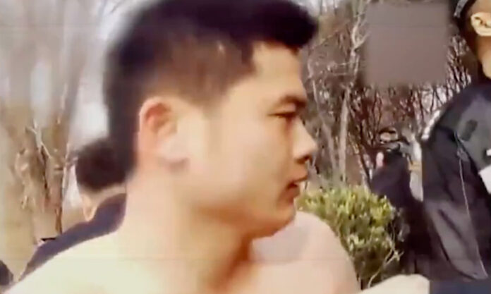 The Nanjinger - Xuzhou Policeman Jumps into River TWICE before 09-00 to Save People