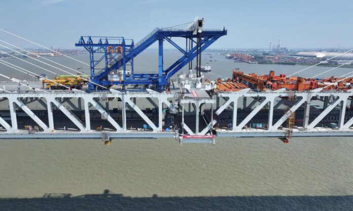 The Nanjinger - Another Bridge across Yangtze River Complete as Final Steel Truss Now in Place