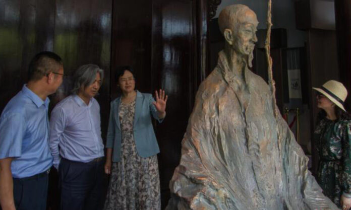 The Nanjinger - Statue of 17th Century Daoist Monk, Calligrapher & Painter Unveiled in Yangzhou