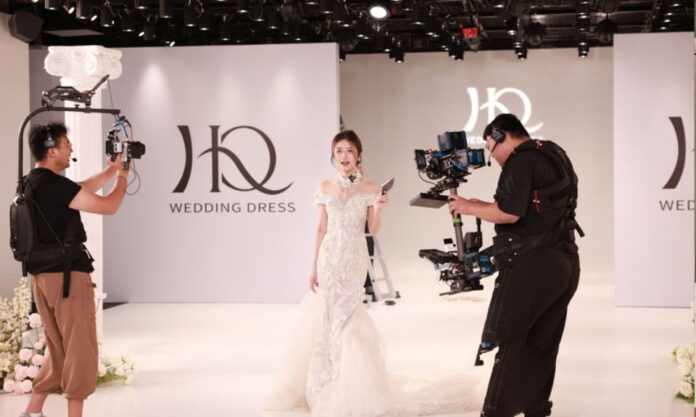 The Nanjinger - Wedding City in Suzhou Launches Live Broadcast with 1.1 Million Tuning in