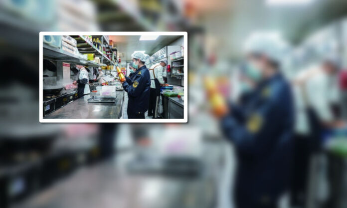 The Nanjinger - Nanjing Checks up on Restaurants’ Cleanliness ahead of New Year’s Eve Dinners