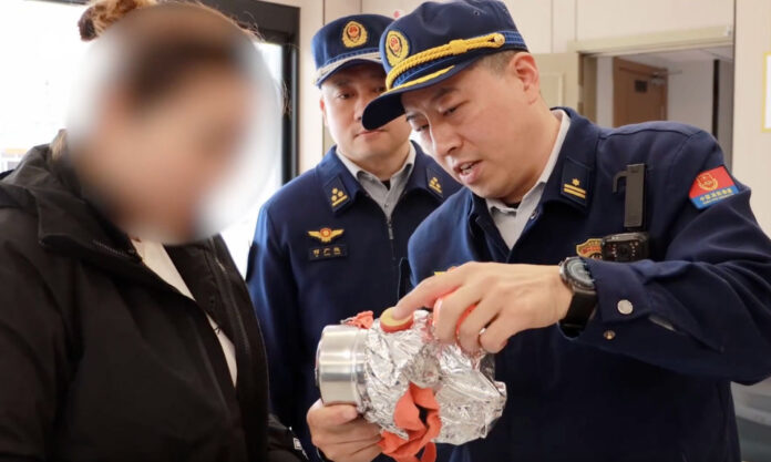 The Nanjinger - Fake & Shoddy Gas Masks Found in Nantong Hotel Rooms Confiscated