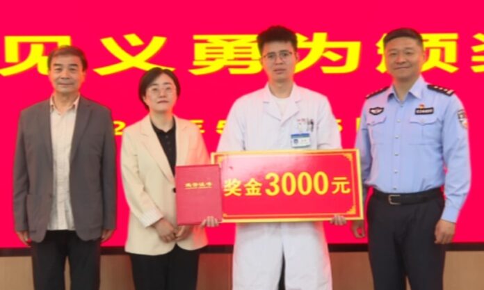 The Nanjinger - Girl’s Life Valued at ¥3,000 after Suqian Doctor Saves Her from Drowning in Xuzhou
