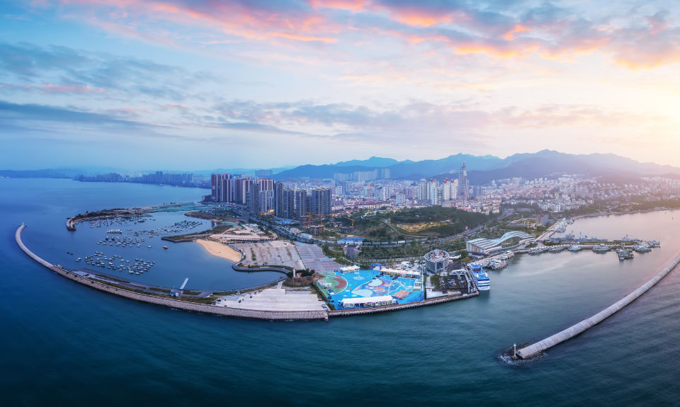 The Nanjinger - Weihai; Coastline, Liu Gong Island and a City That Faces Outward