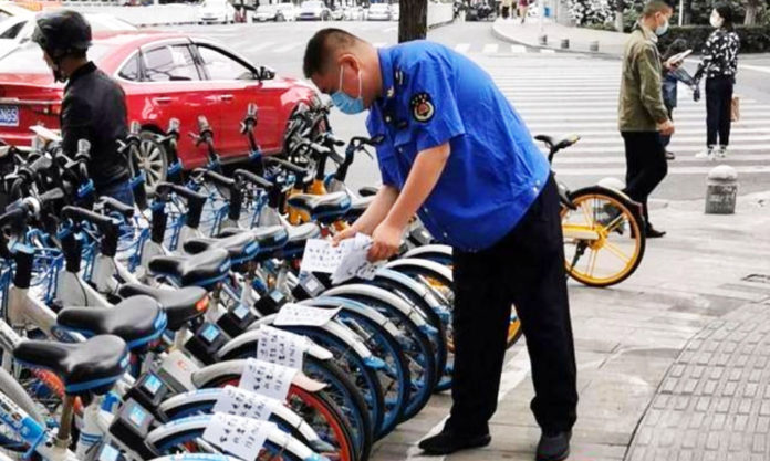 The Nanjinger - Thank the Volunteers Who Clean up Reckless Shared Bike Parking