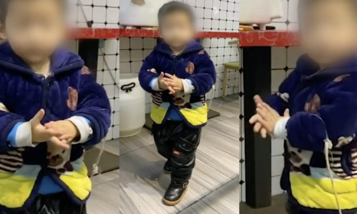 The Nanjinger - Noodle Shop Boss Ties Child to Table Because He is Too Busy