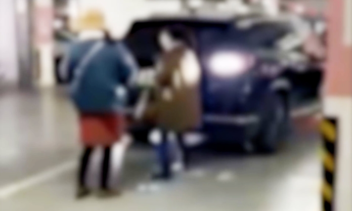 The Nanjinger - Parking Feud; Women Pushed out of Way by Car Desperate for Space