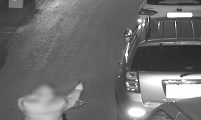 The Nanjinger - Slingshot Crime to Light as Nanjing Man takes out Car Windscreen