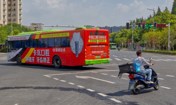 The Nanjinger - “I Want Get Off and Push”; Nanjing’s Buses Now Slower than Bikes
