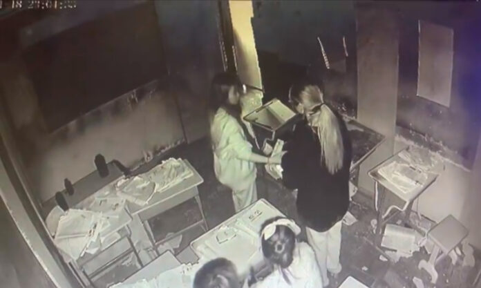 The Nanjinger - Chased by Chainsaw Demon; Teenage Girl Sues Nanjing Escape Room