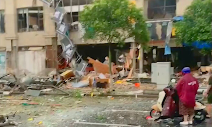 The Nanjinger - Gas Tank Explosion at Yancheng BBQ restaurant Kills 1, Injures 1