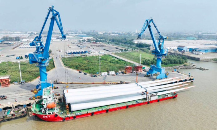 The Nanjinger - 1st 100-metre Ultra Long Wind Turbine Blade Tansport Ship Departs Yangzhou