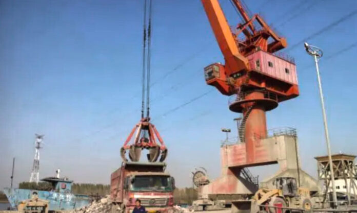 The Nanjinger - 70 Jailed for Illegal Sand Mining along Yangtze River in Zhenjiang