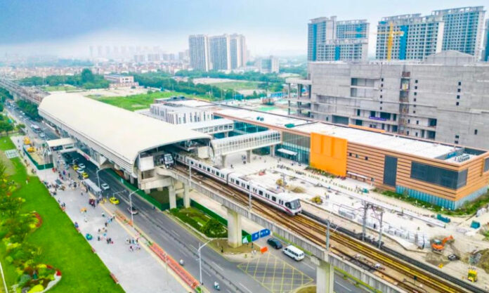The Nanjinger - CCP & Government Leaders Take Metro(!) to Inspect Shanghai Auto Industry