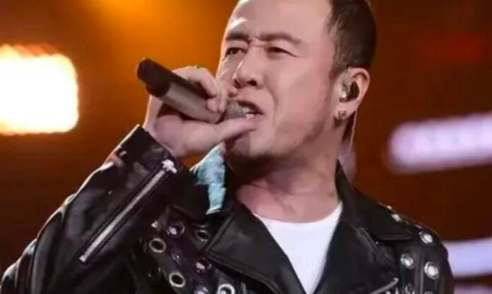 The Nanjinger - More Security Guards than Fans at Pop Star’s Concert in Yancheng