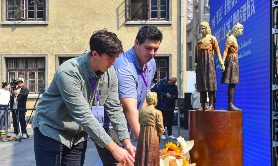 The Nanjinger - Foreigners Present Statue Pair to Sex Slave Museum in Nanjing