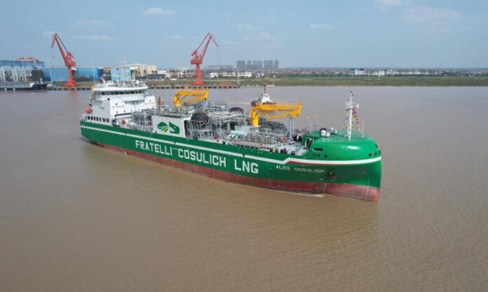 The Nanjinger - Nantong Built LNG Bunkering Ship for Italian Client Sets Sail in Yangtze