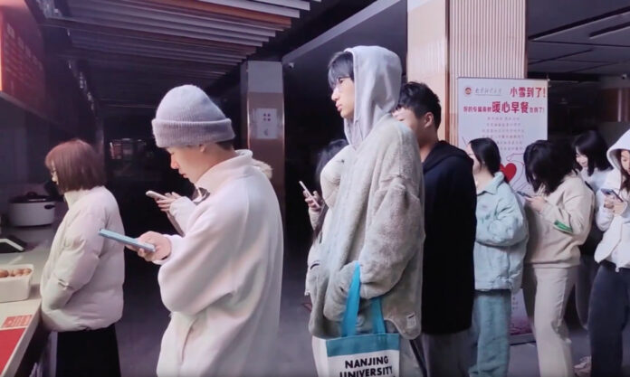 The Nanjinger - Free Breakfast for Nanjing Students in Return for Getting up Early