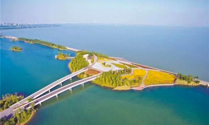 The Nanjinger - Wuxi’s Iron Fisted Pollution Control; Algae in Lake Tai Lowest in 16 Years