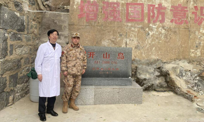 The Nanjinger - Doctor Travels to Remote Island off Lianyungang to Give Militia Free Treatment