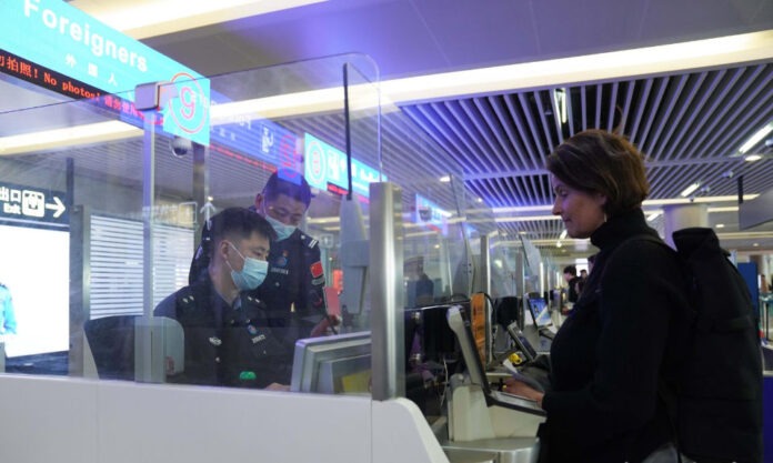 The Nanjinger - Nanjing Welcomes 1st European Tourist under New Visa Free Scheme