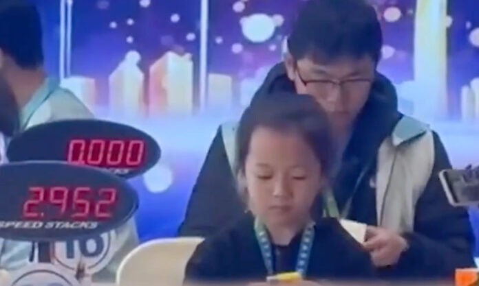 The Nanjinger - World Cubing Record for 7 Year Old Girl from Nantong; 5.65 Seconds