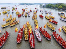The Nanjinger - Tens of Thousands Turn out For Boat Festival in Taizhou & Timeless Folk Customs