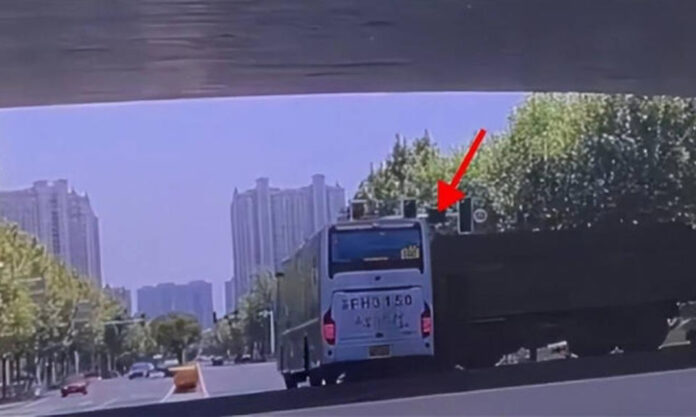 The Nanjinger - Nantong Bus Primary School Fatality Result of Traffic Light Failure