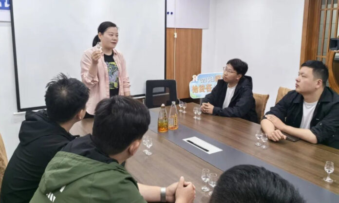 The Nanjinger - Tasting Hard Liquor included in Evening Class for Youth in Suqian