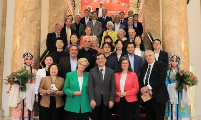 The Nanjinger - Yancheng (Netherlands) Cultural Tourism Exchange Conference Held in the Hague