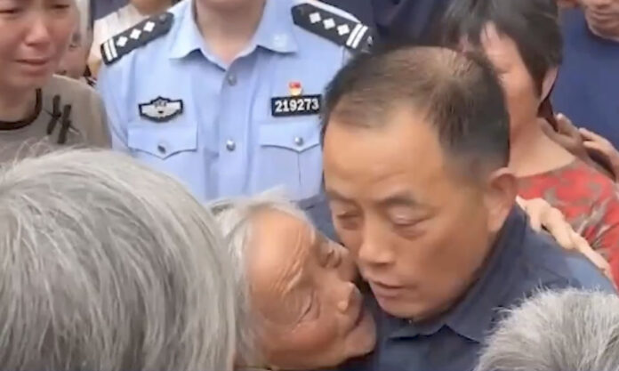 The Nanjinger - Mother & Son Reunited by Nanjing PSB after 65 Years Apart