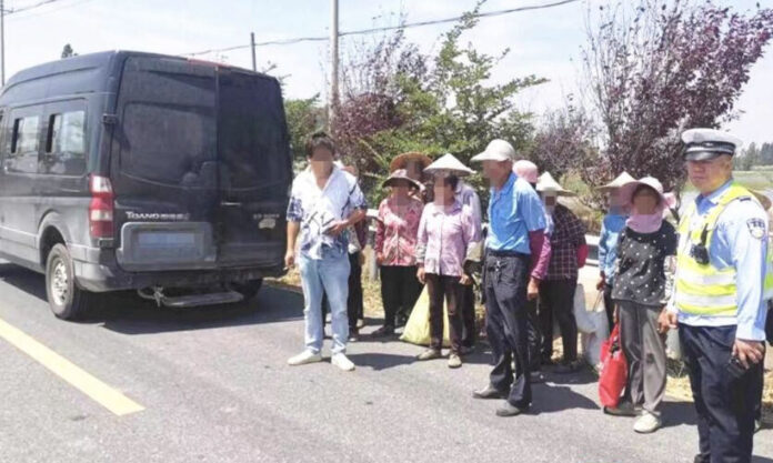 The Nanjinger - Van with Capacity for 6 Found stuffed with 14 People in Yangzhou