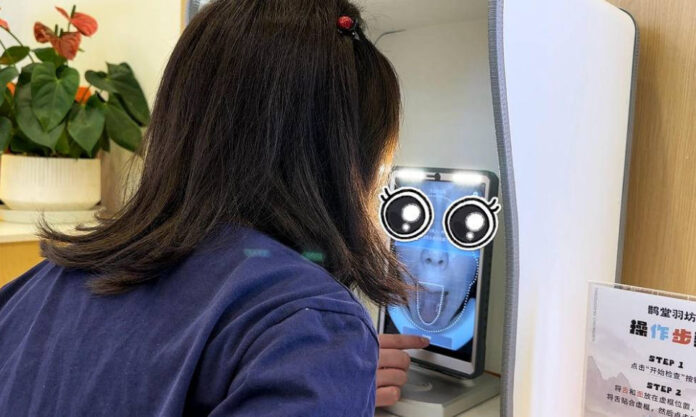 The Nanjinger - New Devices in Nanjing Look at Tongue, Measures Pulse, Recommends TCM Tea