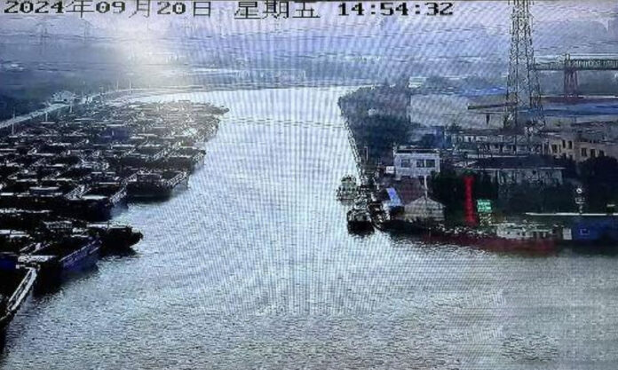 The Nanjinger - 1,300 Boats Brought into Nantong Docks to Shelter from Typhoon