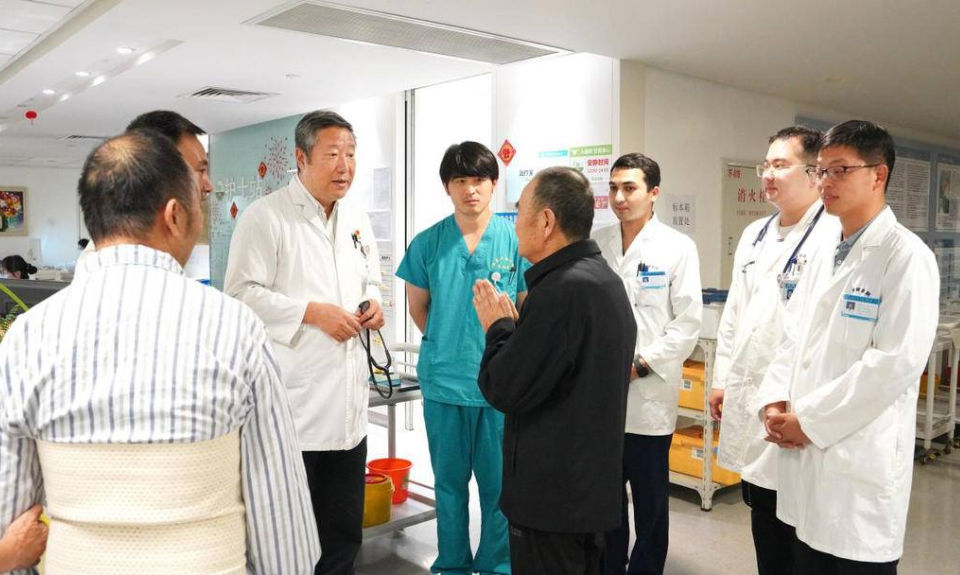 The Nanjinger - 5 Hours of Surgery Save Life of 72YO Man who Travelled 2,000KM to Nanjing