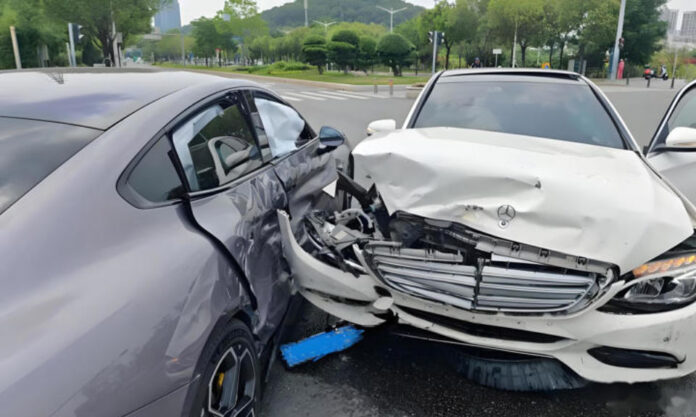 The Nanjinger - Xiaomi’s New SU7 Catches Fire in Nanjing, Hits Curb, Collides with Mercedes