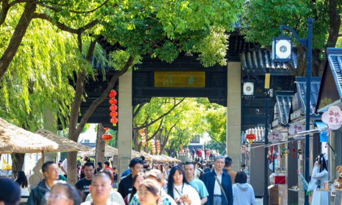 The Nanjinger - Ancient Town in Suzhou Receives 300,000 Visitors on 1 & 2 October