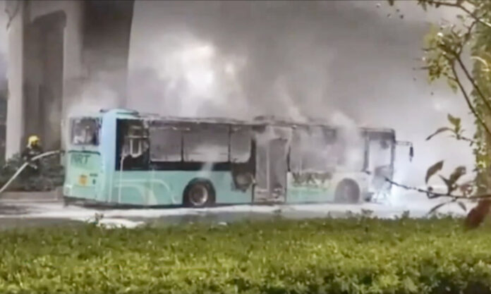The Nanjinger - City Bus in Yancheng Burns to a Crisp; Driver to Thank for Saving Passengers