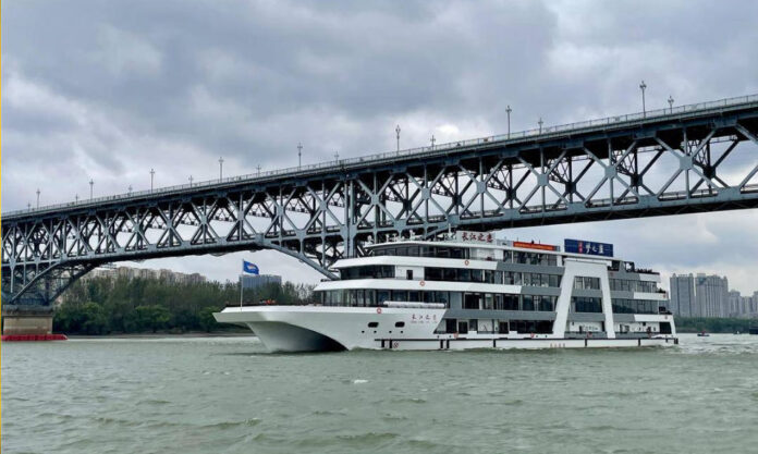 The Nanjinger - Largest Catamaran Cruise Ship on Yangtze Debuts in Nanjing on National Day